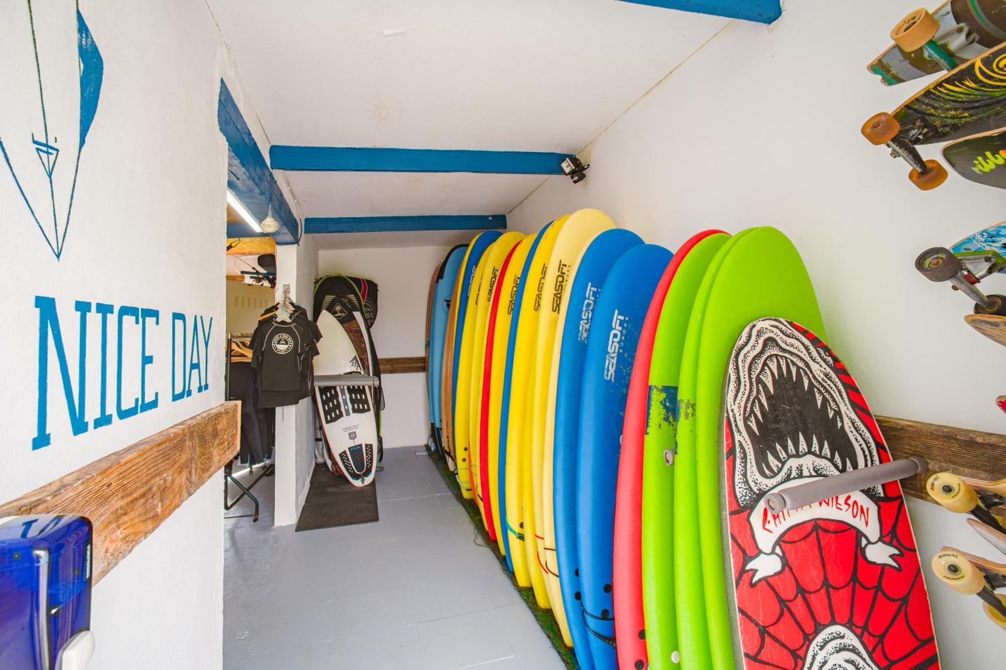H.A.N.D Surf Hostel ラングレ エクステリア 写真