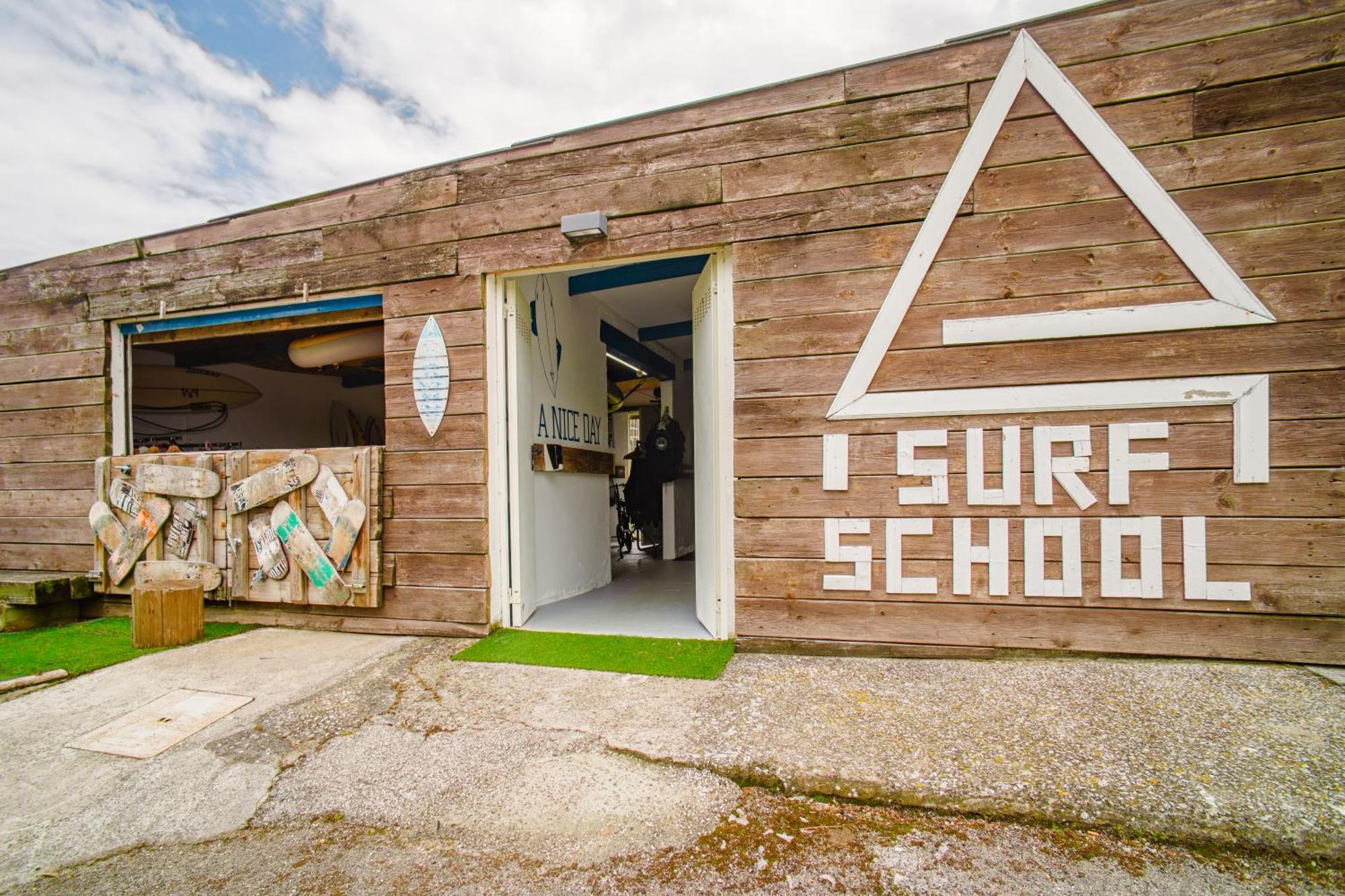 H.A.N.D Surf Hostel ラングレ エクステリア 写真