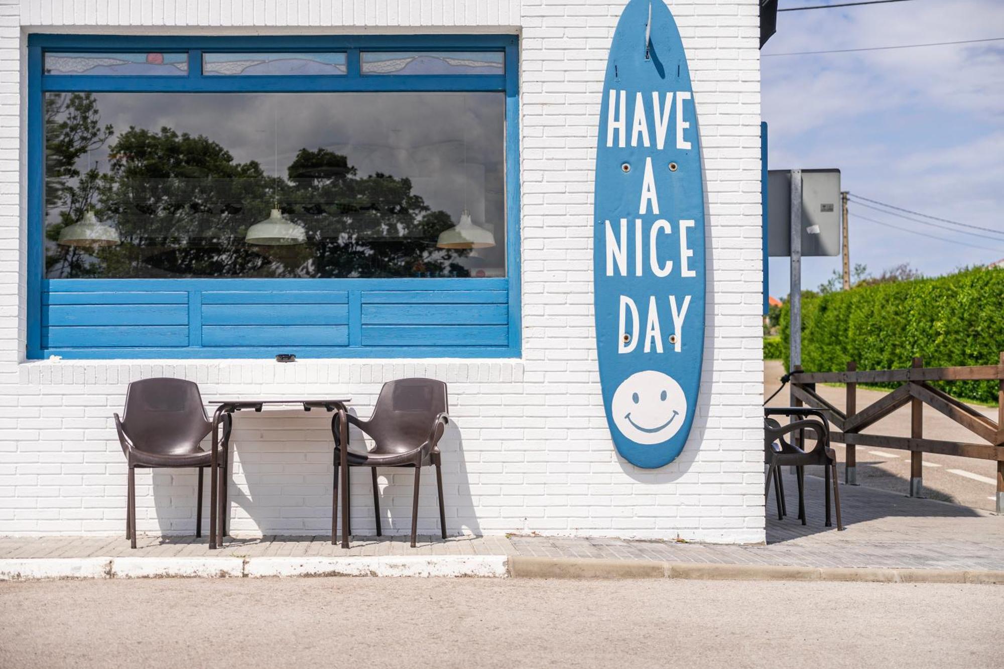 H.A.N.D Surf Hostel ラングレ エクステリア 写真