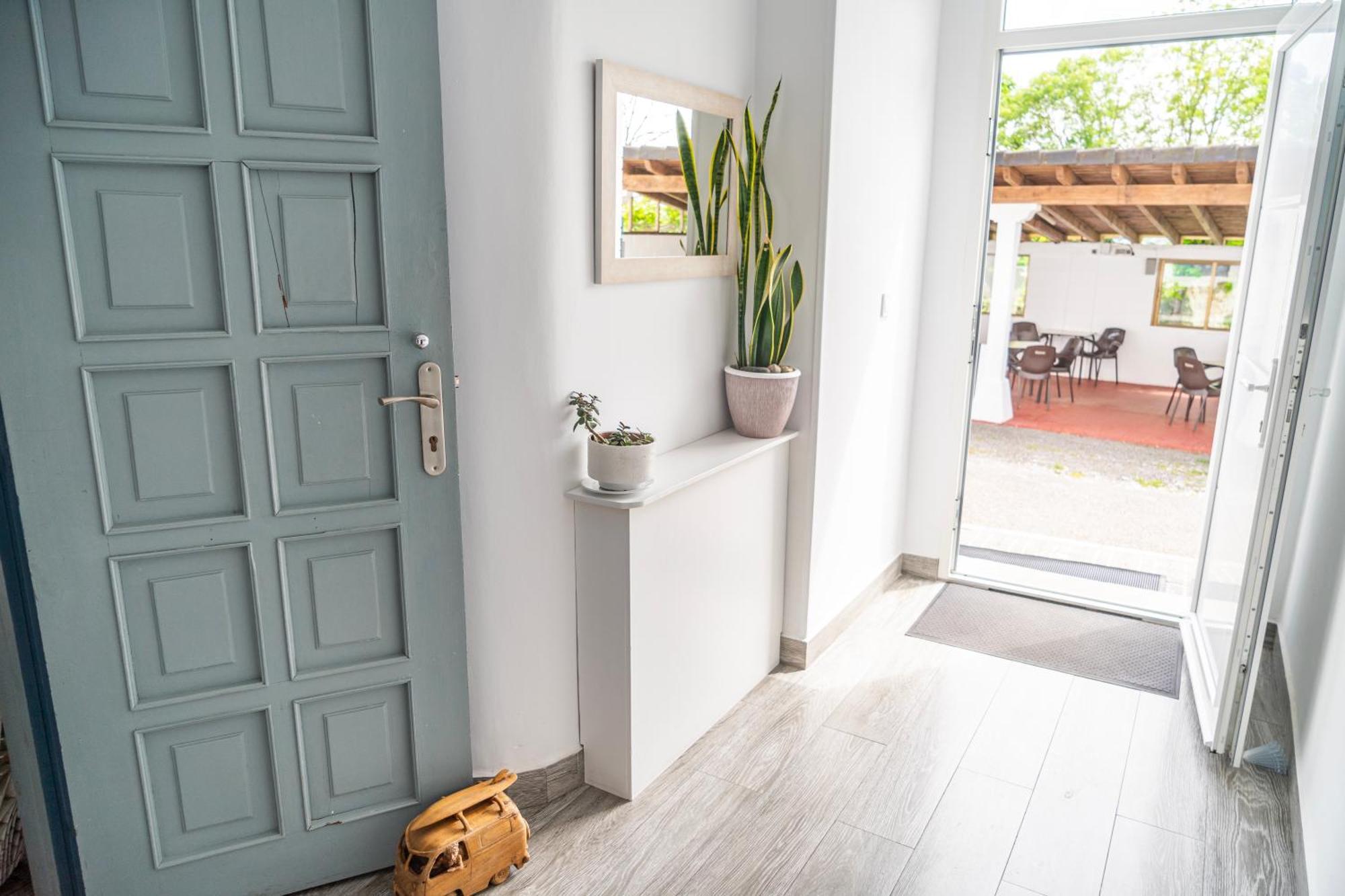 H.A.N.D Surf Hostel ラングレ エクステリア 写真